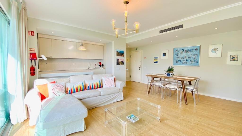 Charming Monumental Apartment Funchal  Luaran gambar